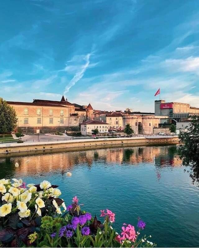 Le Solençon de 1 à 4 pers - Hypercentre Cognac Exterior foto
